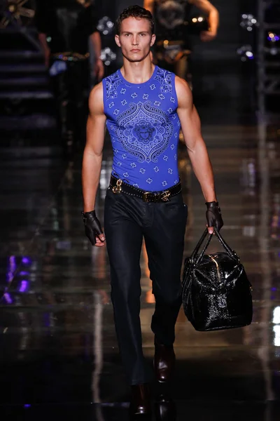 Look 28
